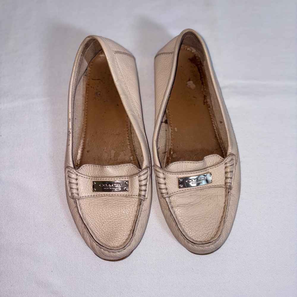 Coach Driving Loafers 37 Cream Fair Pebbled Leather Logo Plate‎ Flats